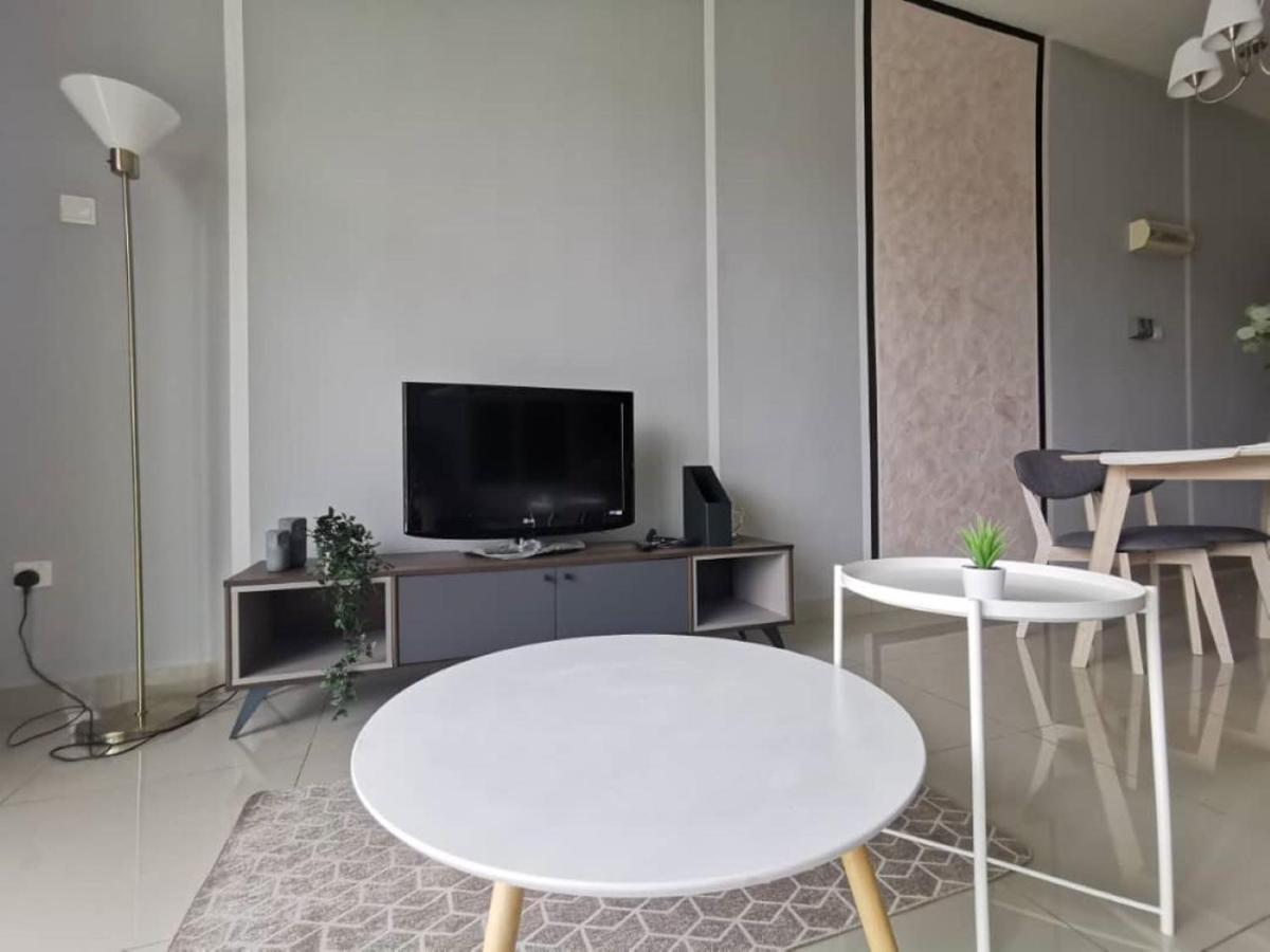 11-Modern Homestay Palazio Lake View Mount Austin Palazio Near Aeon Themepark Toppen Ikea 新山 外观 照片